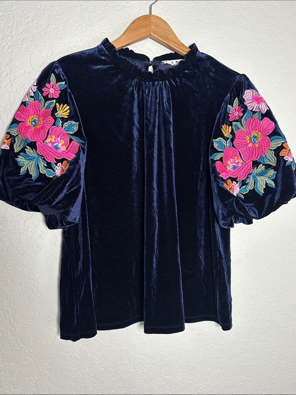 THML Blue Velvet Puff Sleeve Top Pink Floral Embroidered Statement Sleeves Large